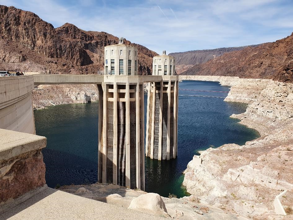 Hoover Dam v současnosti skoro prázdná přehrada